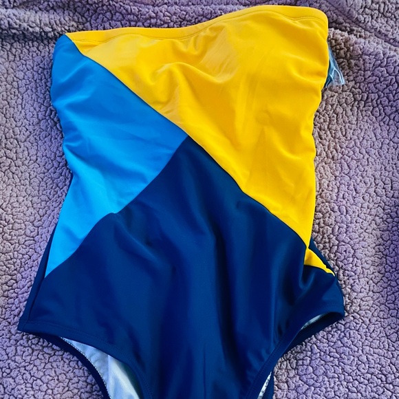 Swimsuit - Picture 2 of 4